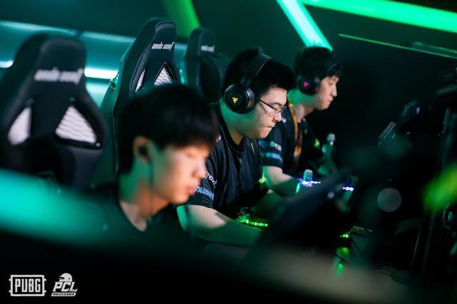 郑洁向外界 郑洁向外界