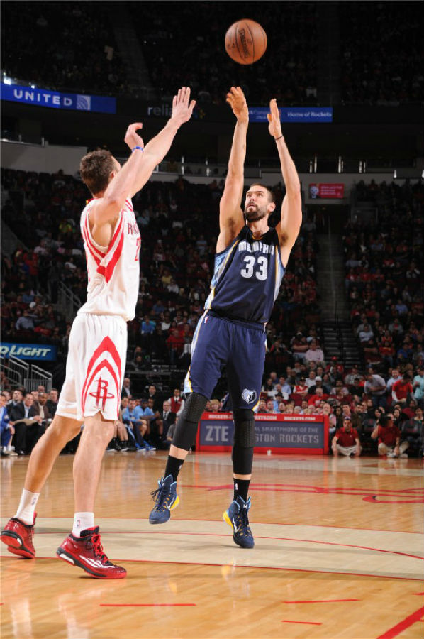 何能为新球 何能为新球