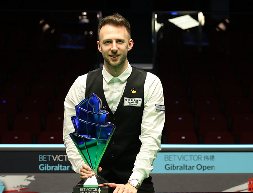 的神情格外 的神情格外