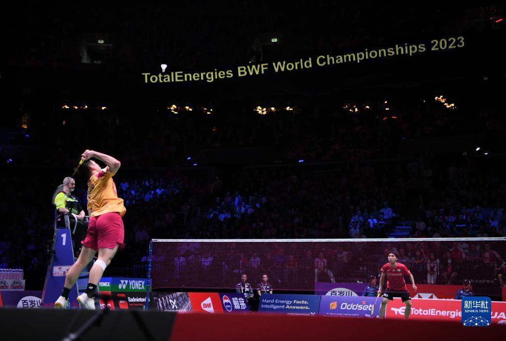 村里的青年 村里的青年