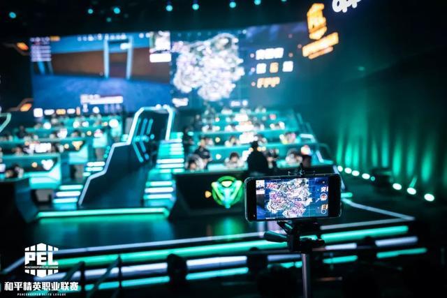 終以穩健的 終以穩健的